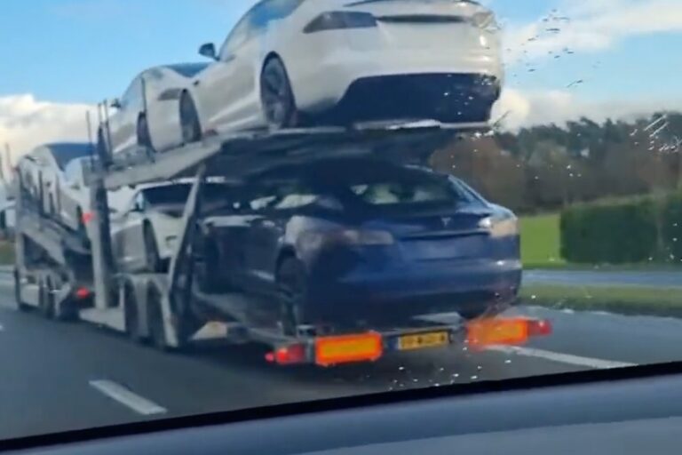 tesla-model-s-plaid-europe-deliveries-car-carrier
